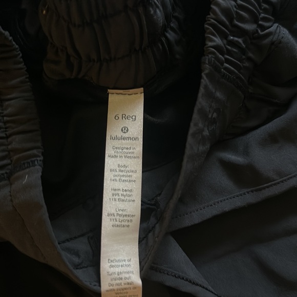 Black lululemon logo speed short - Picture 3 of 3